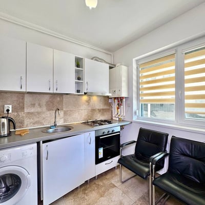 Location d’un appartement chaleureux d’une pièce avec balcon à Chiajna, près de Bucarest, Roumanie